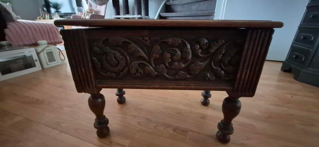 Houten kistje met houtsnijwerk, Ophalen