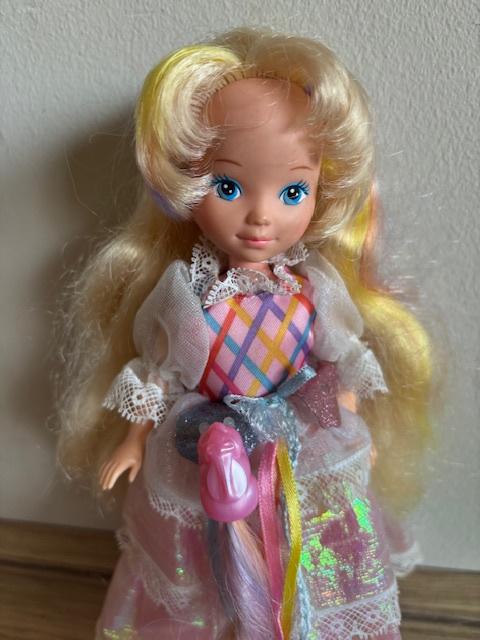 Lady Lovely Locks mattel met een Pixietails, Verzamelen, Poppen, Zo goed als nieuw, Pop, Ophalen of Verzenden