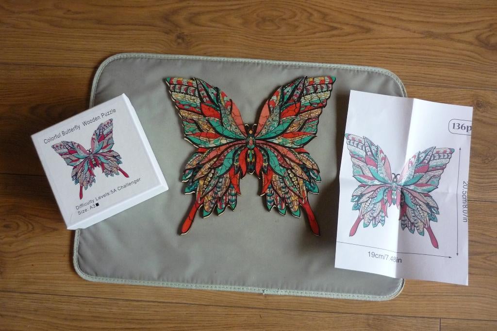 Houten puzzel (A3) '' VLINDER '' + poster 149 st., Ophalen of Verzenden, Minder dan 500 stukjes, Zo goed als nieuw, Legpuzzel