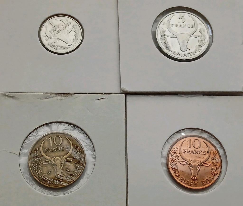 Collectie Oude Francs Munten uit Madagascar Ariary Stier UNC, Ophalen of Verzenden