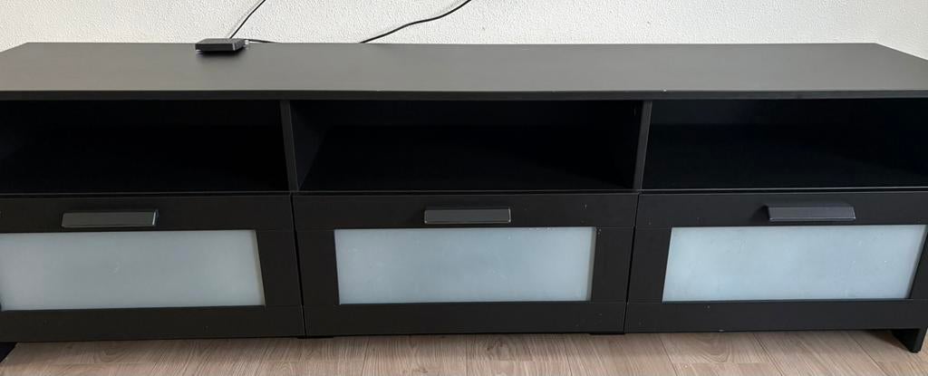Brimnes tv meubel., Ophalen, Overige materialen, 150 tot 200 cm, Zo goed als nieuw