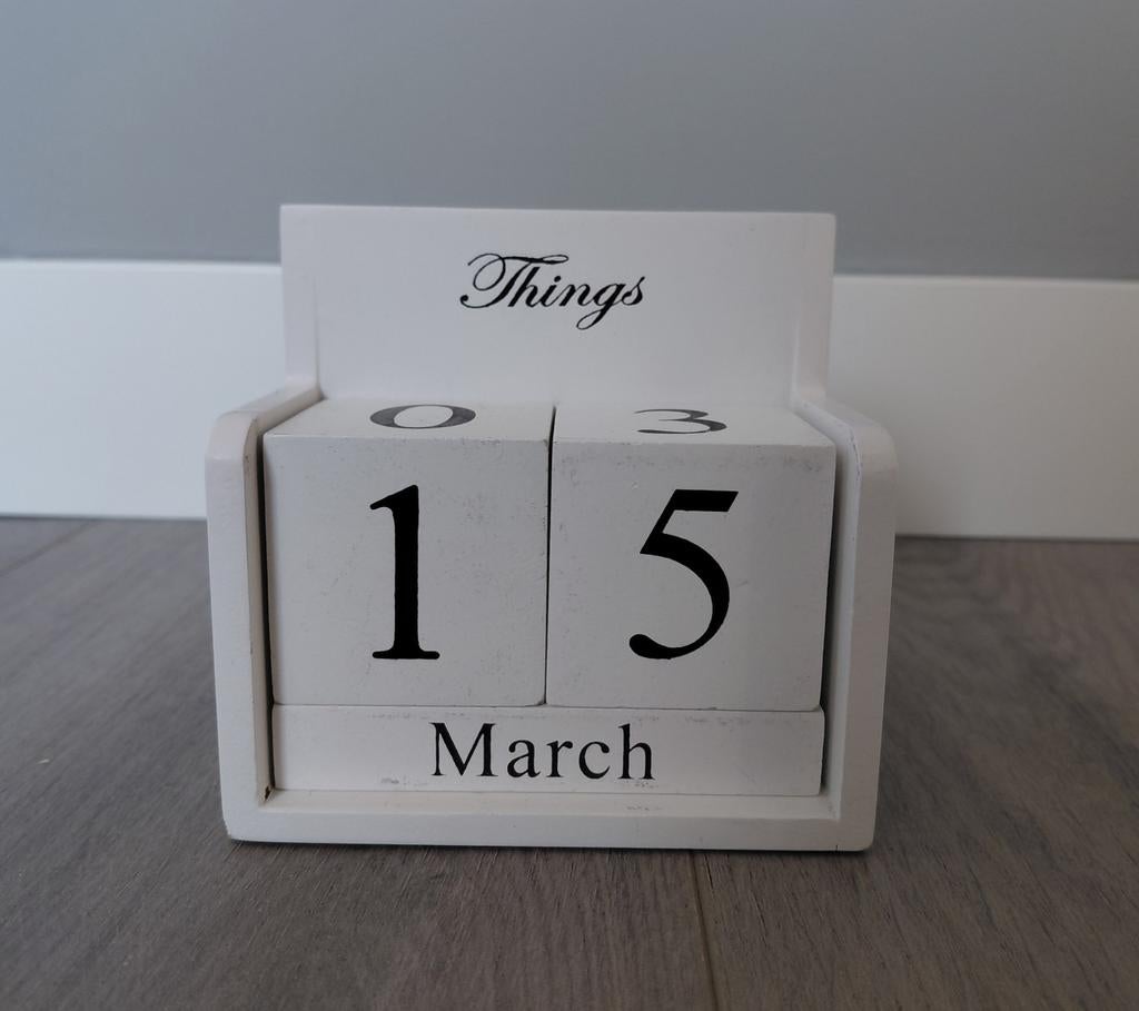 Te koop 'eeuwige kalender' pennenbakje, Ophalen of Verzenden, Gebruikt