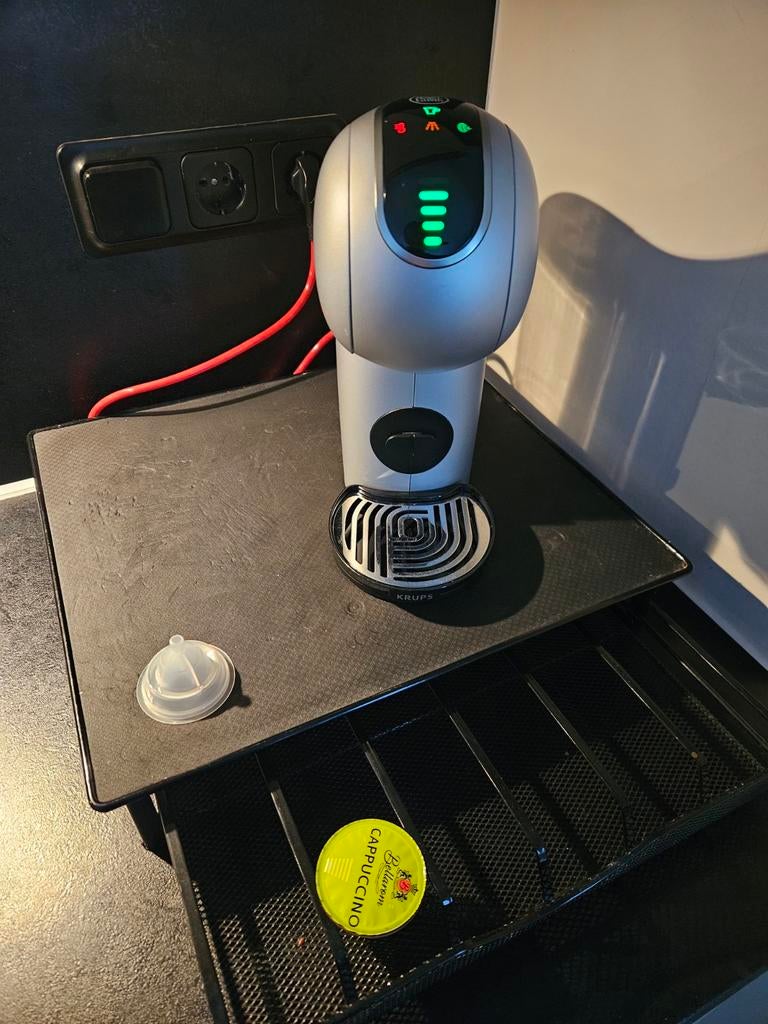 Dolce Gusto Genio S Touch Koffiemachine, Witgoed en Apparatuur, Koffiezetapparaten, Ophalen, Koffiemachine, Zo goed als nieuw