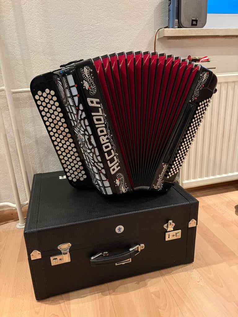 Accordiola grande concerto 5 korig, Muziek en Instrumenten, Accordeons, Ophalen, Zo goed als nieuw, 120-bas, Accordiola