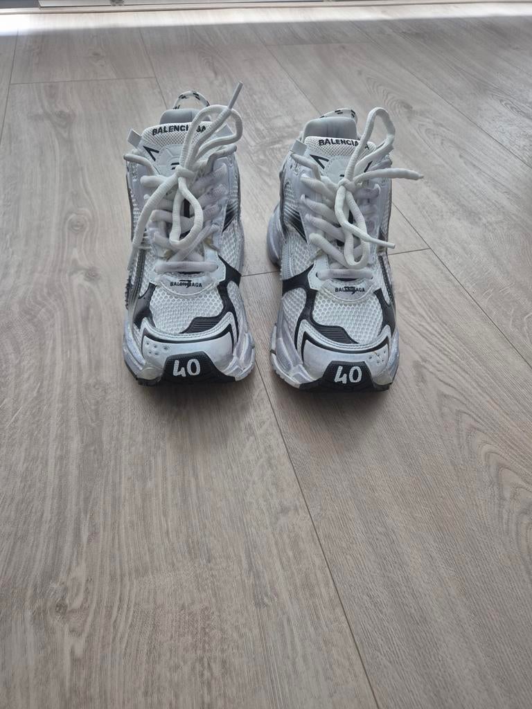 Balenciaga schoenen maat 40 heren, Kleding | Heren, Schoenen, Ophalen of Verzenden, Gedragen, Balenciaga, Sneakers of Gympen