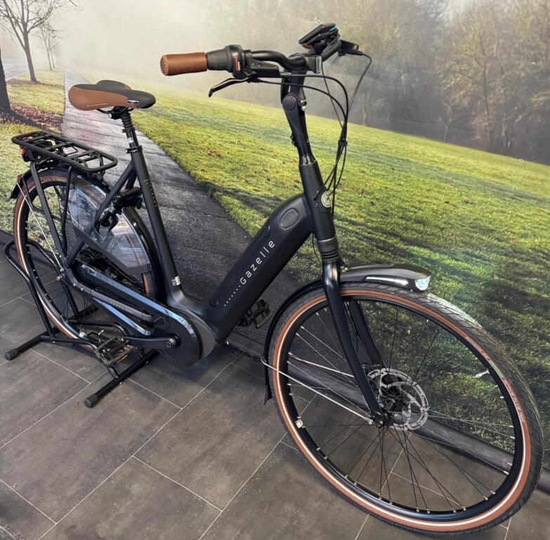 NIEUW Gazelle Grenoble C8 E-Bike| €3599 → €2799 | Mega-Actie, Koninklijke Gazelle N.V., Wilhelminaweg 8 6951 BP Dieren Nederland