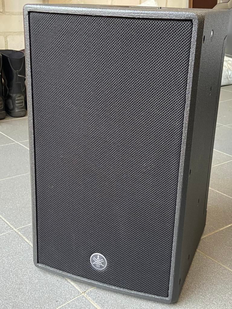 Yamaha DZR10, Ophalen, Zo goed als nieuw, 1000 watt of meer, Monitor(versterker)