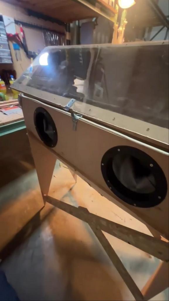 Grote XXL Zandstraalcabine / Zandstraalkast + extra’s, Ophalen, Gebruikt, 6 tot 10 bar, 25 tot 100 liter