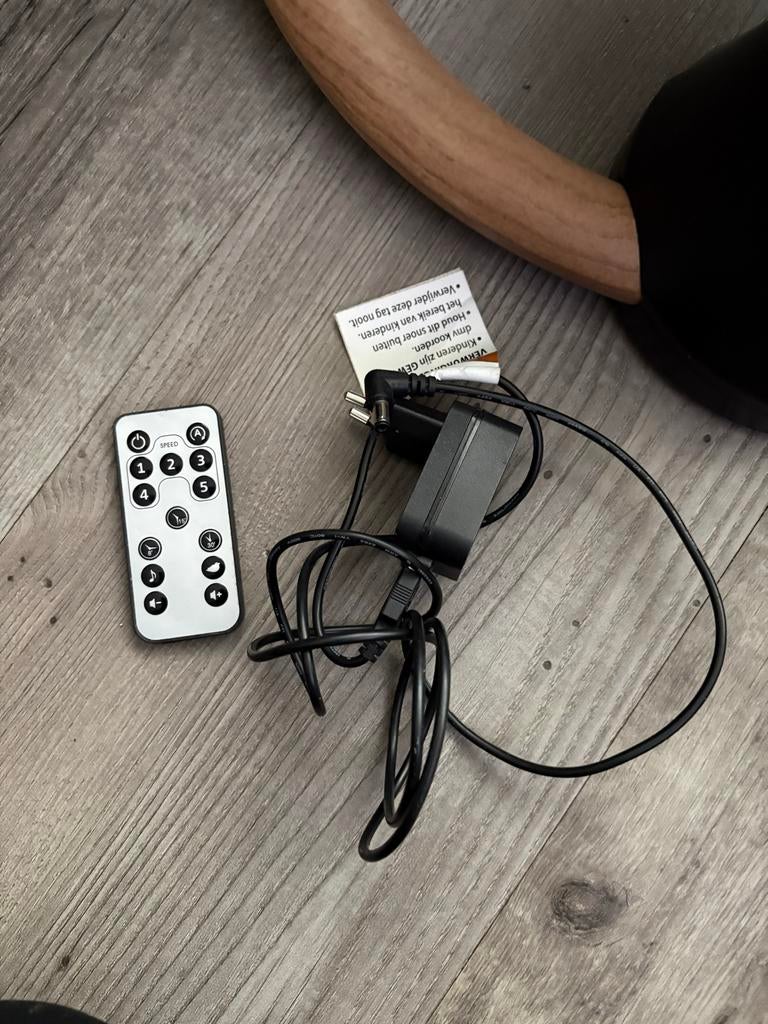 Wipstoel met afstandsbediening Zo goed als nieuw!, Wipstoel, Ophalen, Overige merken, Met gordel(s) of riempje(s)