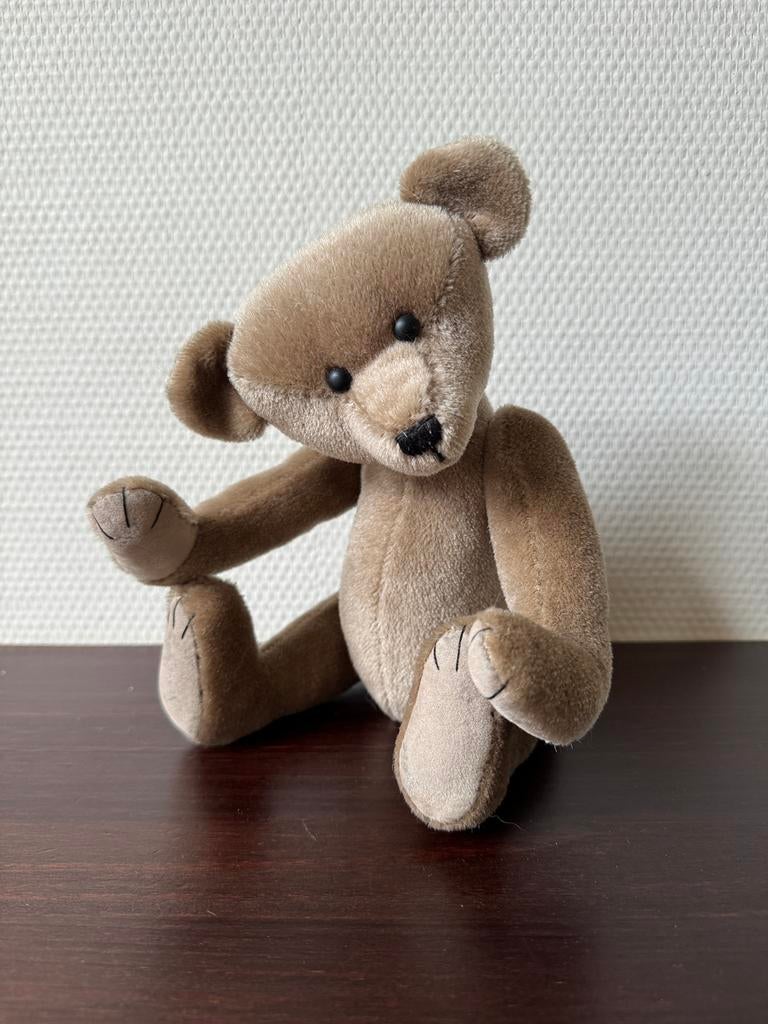 Reproductie Vintage Teddy Beer met Kromme Rug, Teddy Bear, Ophalen of Verzenden, Zo goed als nieuw, Stoffen beer, Overige merken
