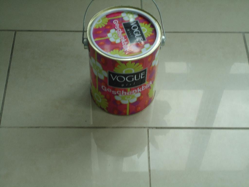 blik leeg blik van voque , met edeksel 19.5 h x 15.5 doors, Ophalen of Verzenden, Gebruikt, Overige, Overige merken