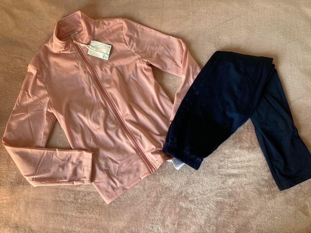 Nieuw trainingspak Decathlon - maat 146-, Kinderen en Baby's, Kinderkleding | Maat 146, Ophalen of Verzenden, Nieuw, Meisje, Sport- of Zwemkleding