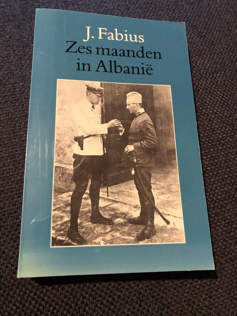 Zes maanden in Albanië - J. Fabius, Boeken, Gelezen, Ophalen of Verzenden, Landmacht, Voor 1940