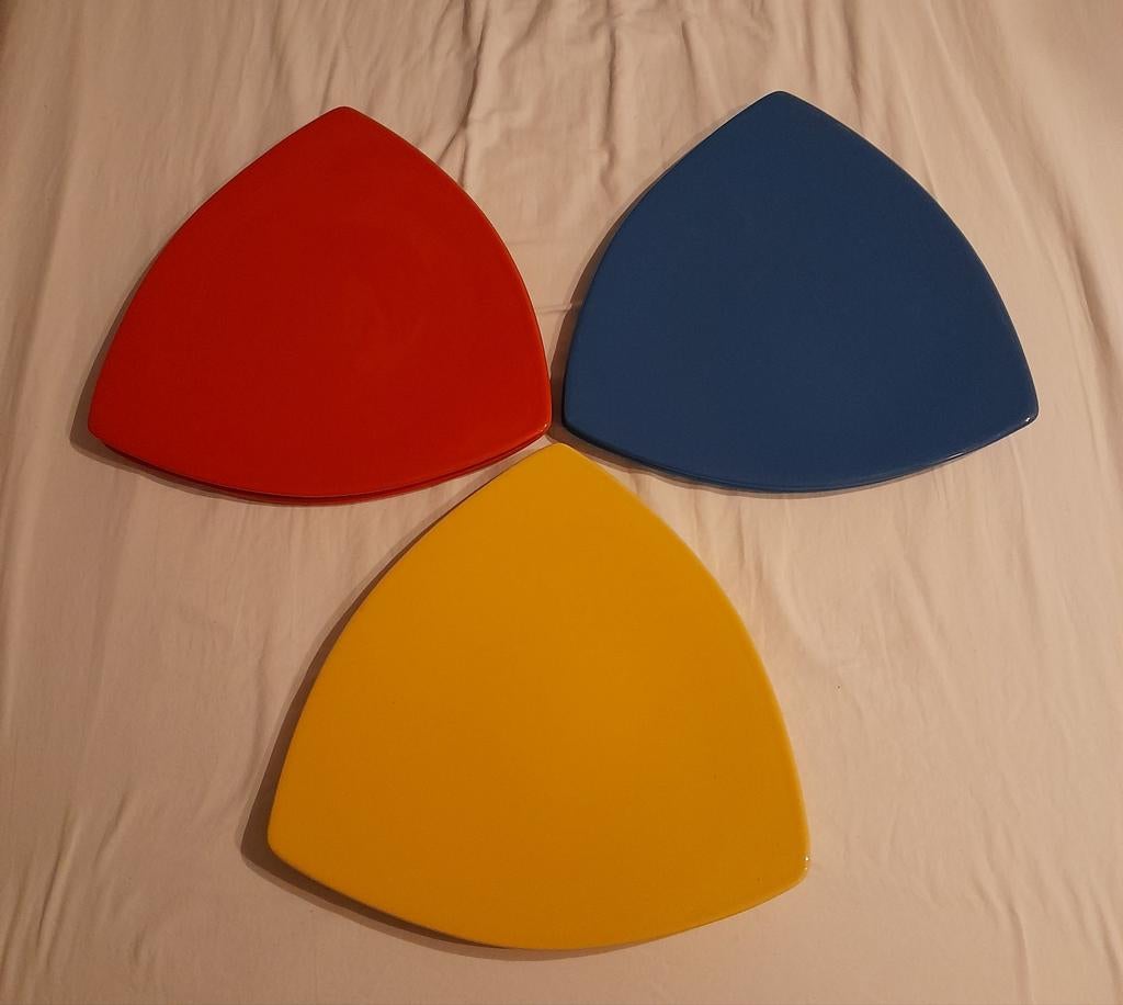 6 leuke driehoekige borden in 3 kleuren, Dudson Artisan?!., Ophalen of Verzenden, Zo goed als nieuw, Overige stijlen, Bord(en)