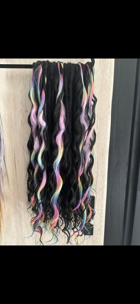 Set 60 de kruldreads zwart regenboog, Ophalen of Verzenden, Zo goed als nieuw, Pruik of Haarverlenging