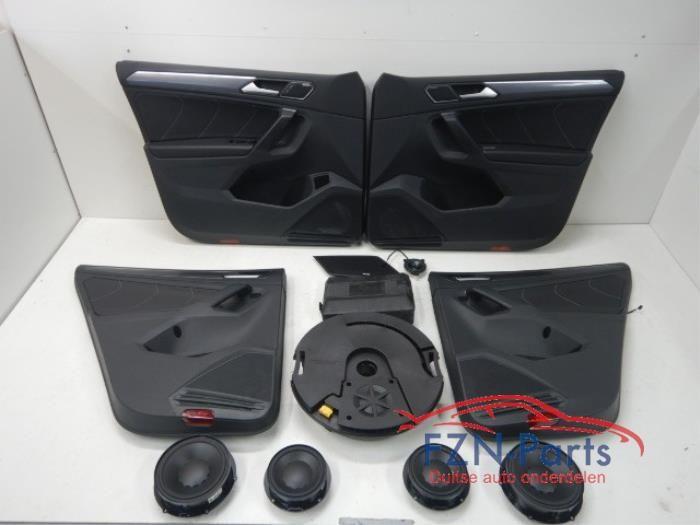 VW Tiguan 5NA R-Line Leer Deurpanelen Dynaudio Speakerset, Ophalen of Verzenden, Gebruikt