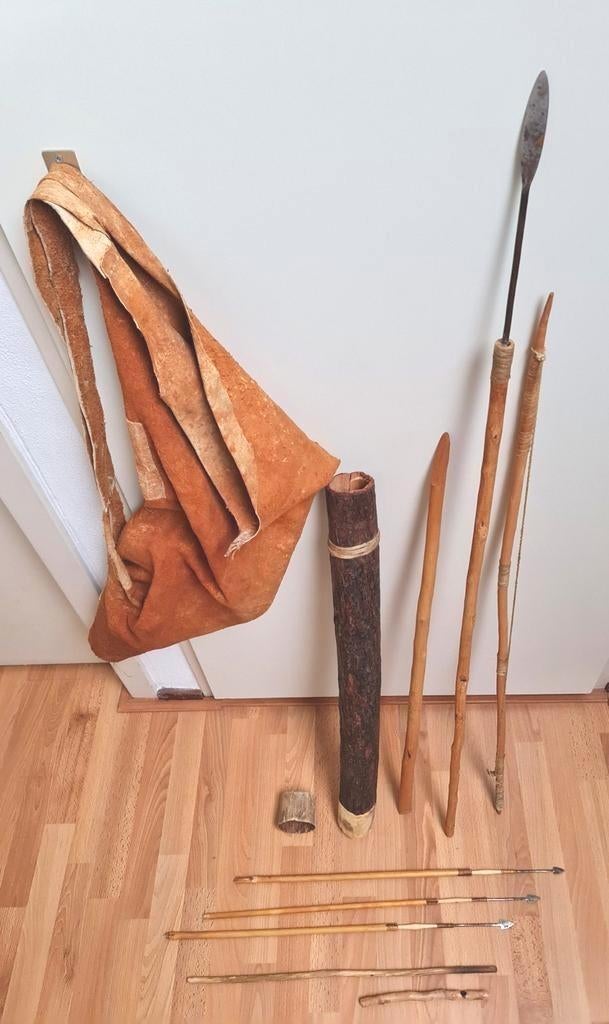 Afrikaans jacht gerei leren vel tas speer pijlen decoratie , Antiek en Kunst, Kunst | Niet-Westerse kunst, Ophalen