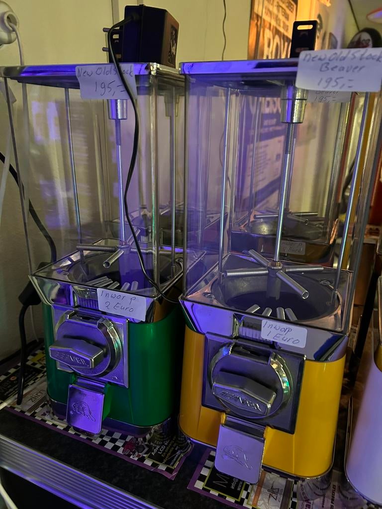 Diverse kauwgom/pinda automaten oa. Beaver met geldlade., Ophalen, Zo goed als nieuw