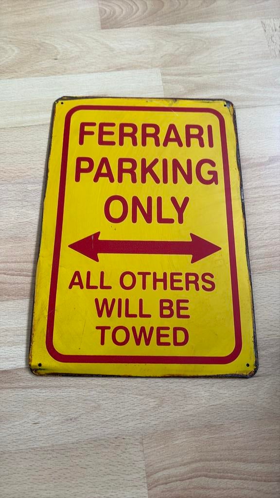 Ferrari Parking Only Bord, Ophalen