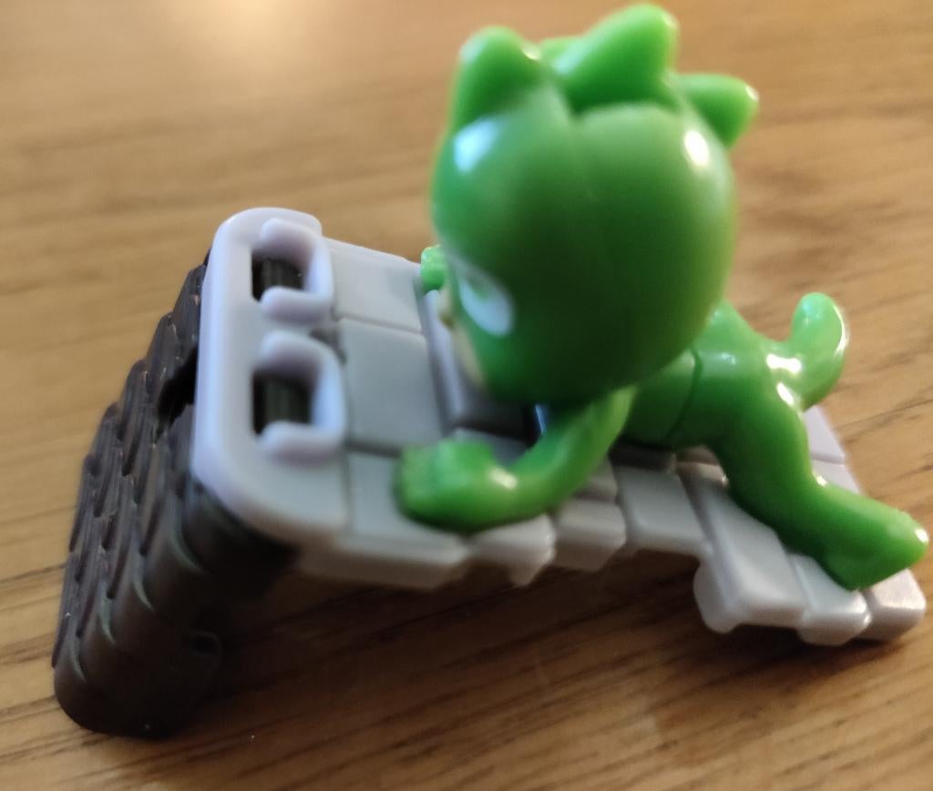 PJ Masks uit kinder surprise: Gekko, Ophalen of Verzenden, Zo goed als nieuw, Hardplasticfiguren