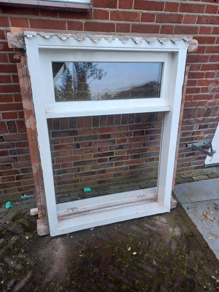 Oud houten kozijn met HR++ glas en valraam, Ophalen