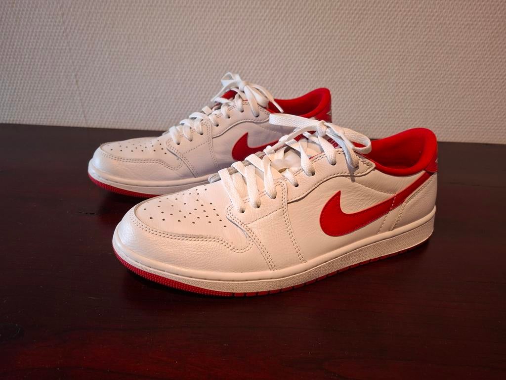 Nike Air Jordan 1 Low og University Red 45, Ophalen of Verzenden, Zo goed als nieuw, Wit