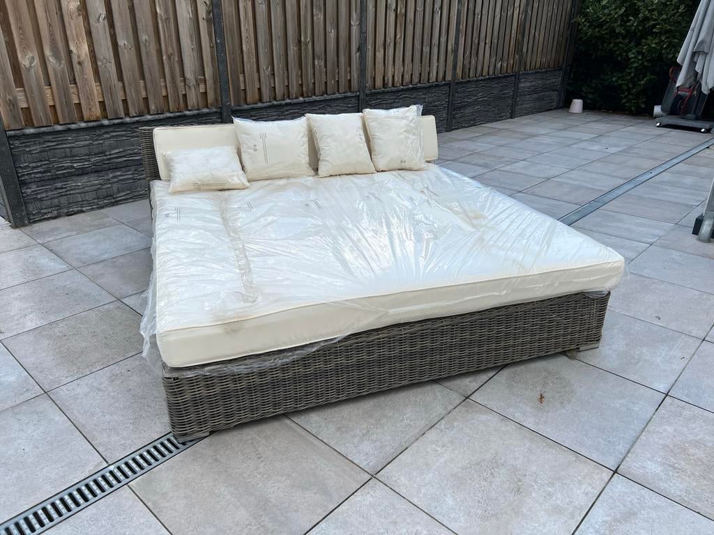 Loungebed 220x200 - Wit, Zwart, Grijs  Nieuw!! Afhaal Venlo, Ophalen of Verzenden, Nieuw, Rotan