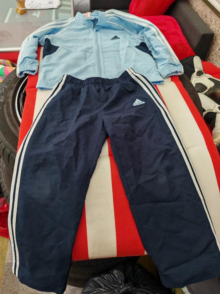 Adidas trainingspak, maat 104, Ophalen of Verzenden, Zo goed als nieuw, Jongen of Meisje, Sport- of Zwemkleding