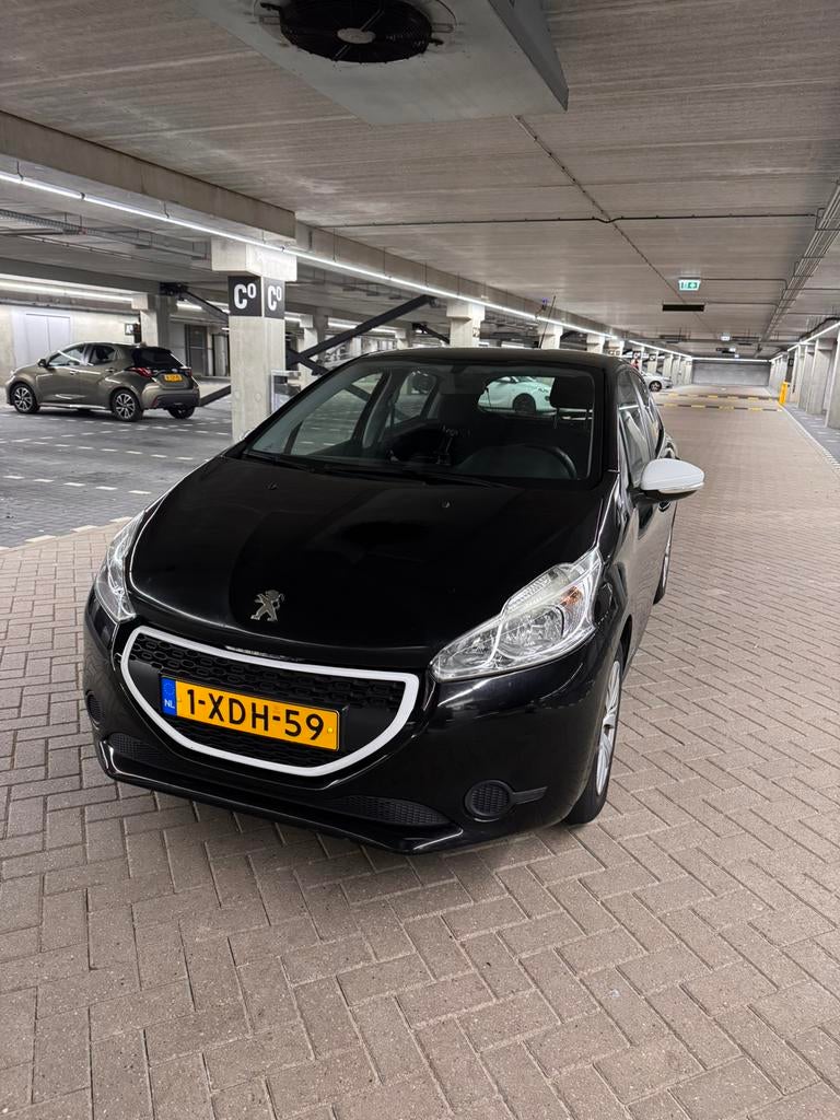 Peugeot 208 1.0 VTI 50KW/68PK 5-D 2014 Zwart, Auto's, Peugeot, Voorwielaandrijving, 450 kg, 31 €/maand, Origineel Nederlands
