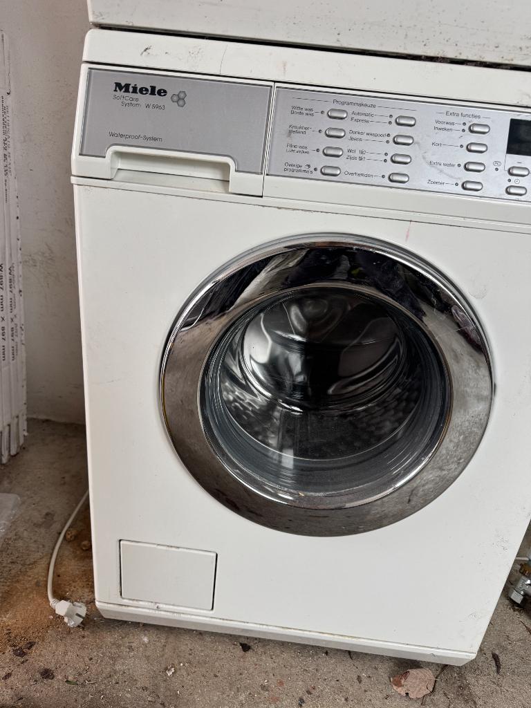 Miele wasmachine + bosch droger, Ophalen, 1200 tot 1600 toeren, Gebruikt, 4 tot 6 kg
