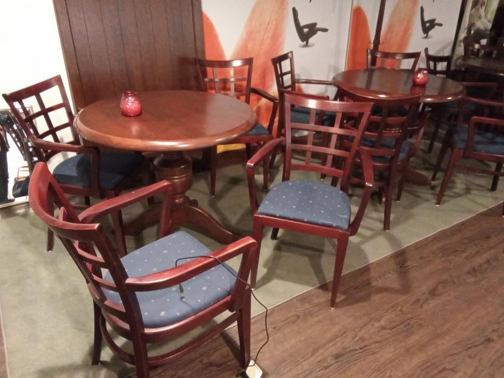 Partij horeca meubels., Ophalen