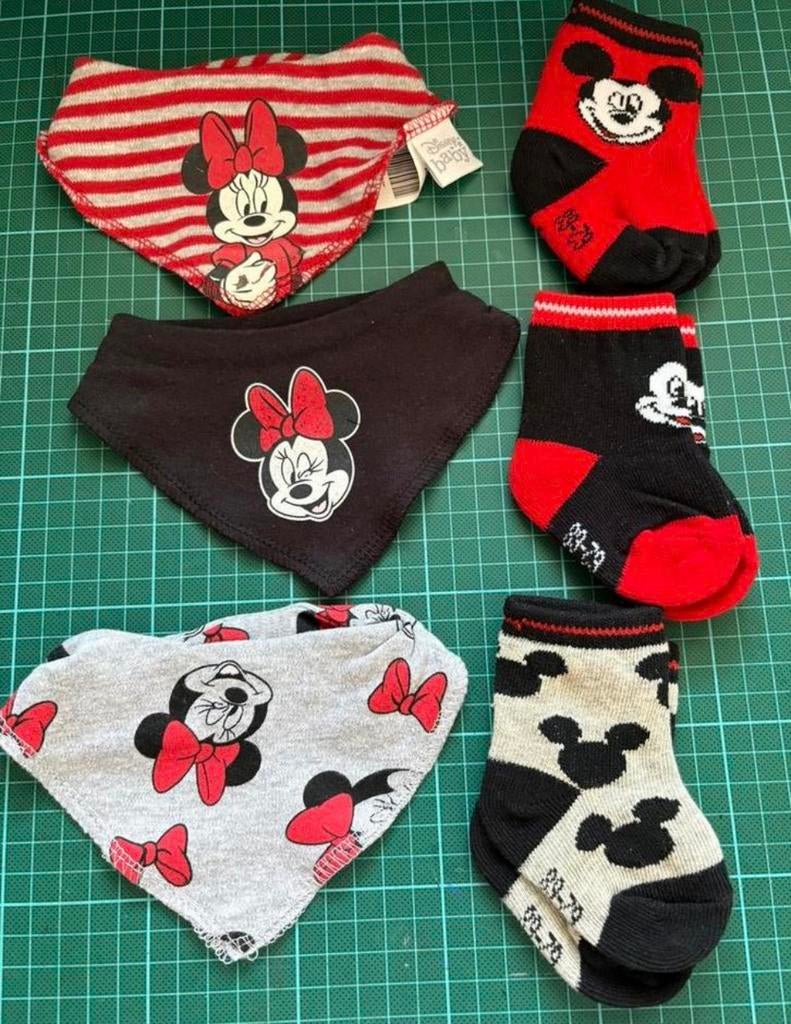Minnie Mouse Slabben & Sokken Set, Kinderen en Baby's, Babykleding | Overige, Ophalen of Verzenden, Zo goed als nieuw, Meisje