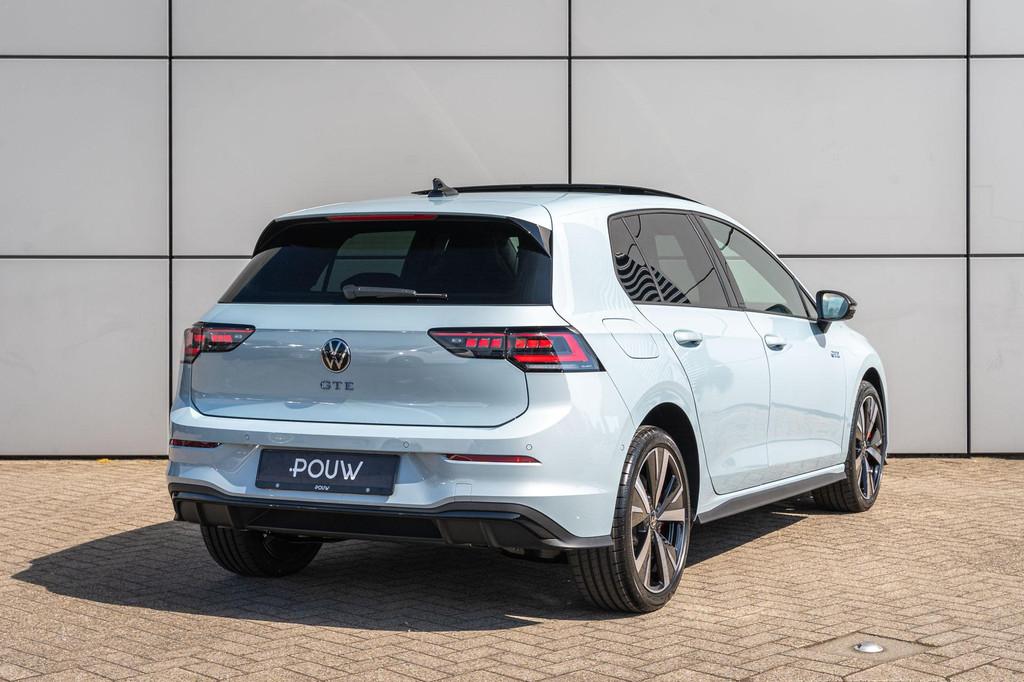 Volkswagen Golf GTE 1.5 272pk eHybrid | Panoramadak | Head-u, 12 maanden, Stof, 26 kWh, 1700 kg