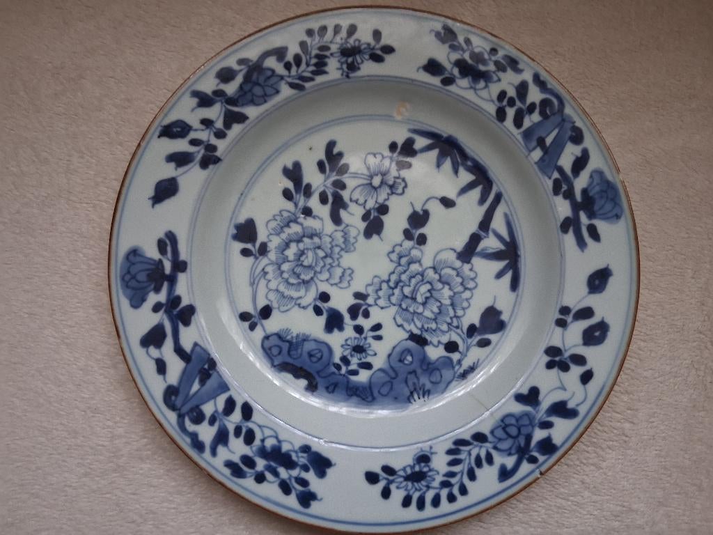 Een Antiek blauw - wit Chinees porseleinen bord., Ophalen