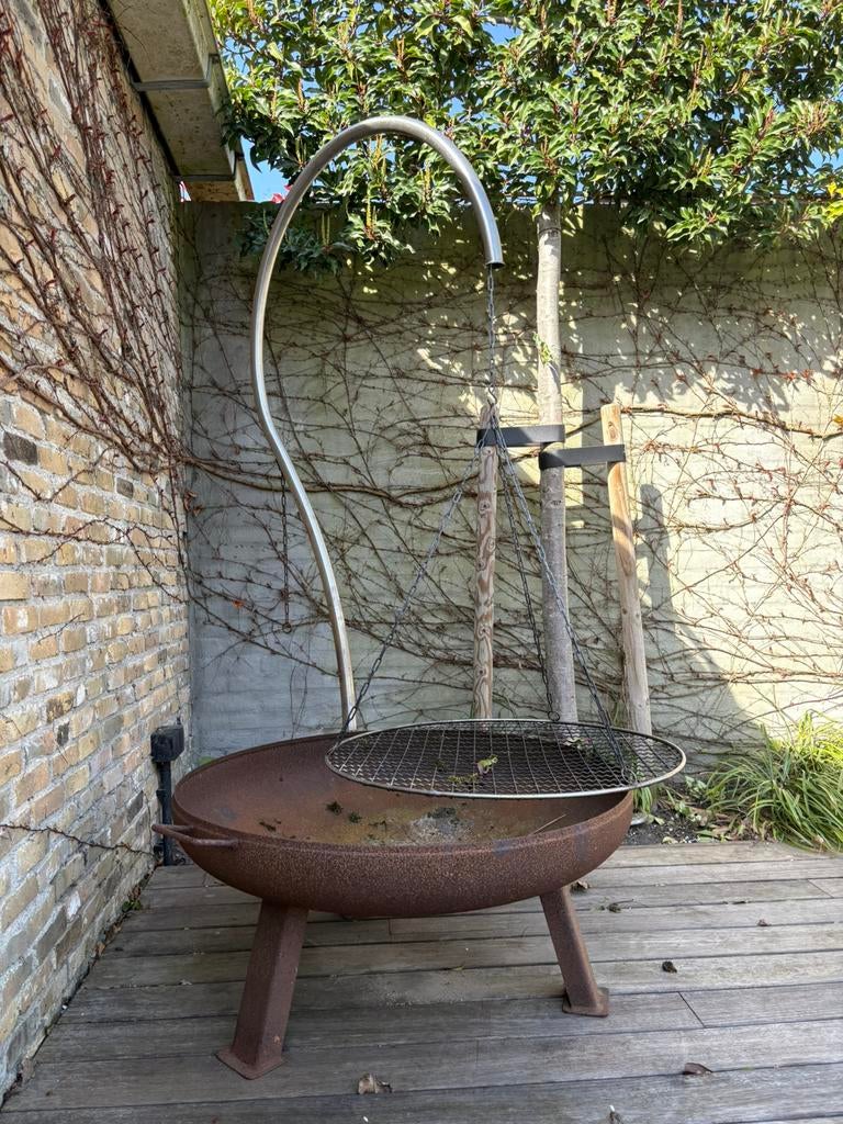 Vuurschaal/bbq met grill, Ophalen, Gebruikt