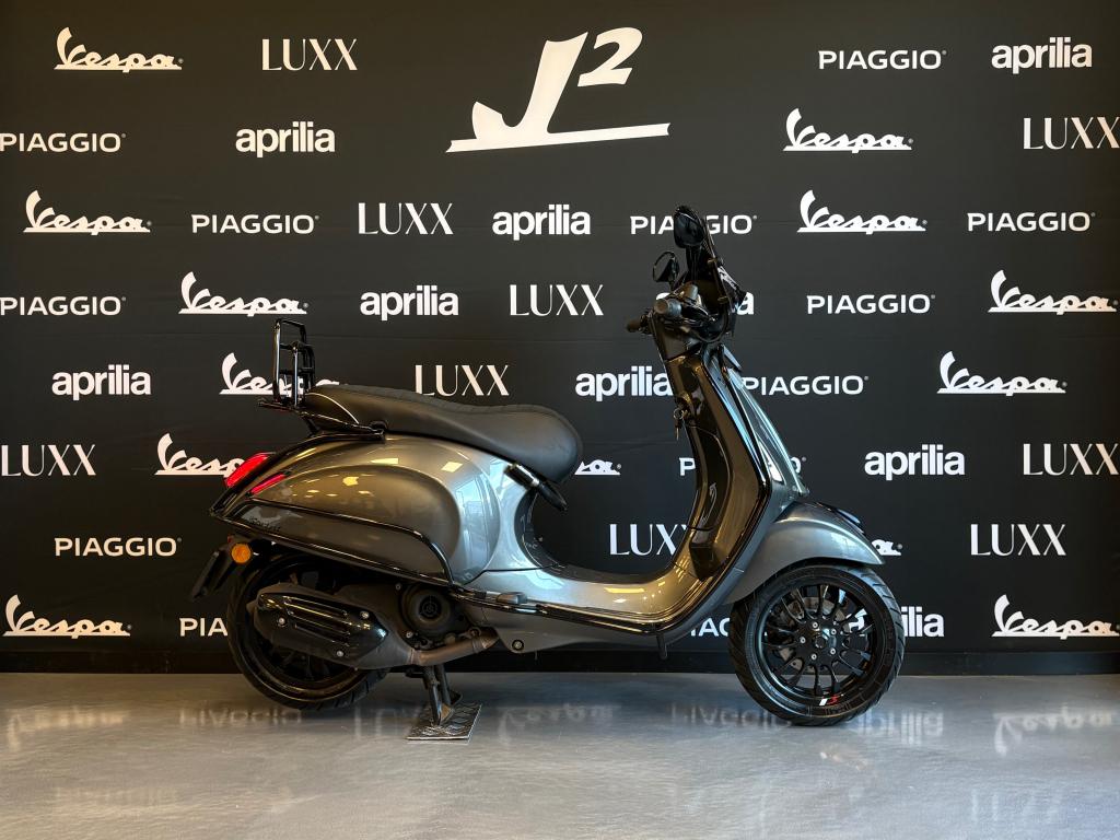 Vespa Sprint | Porsche Agaat Grijs | Brom | 2023 | 7523 km, Gebruikt, Overige modellen, ., Maximaal 45 km/u