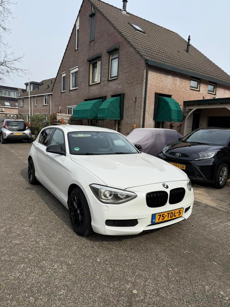 BMW 1-Serie 116I 100KW 5DR 2012 Wit, Auto's, BMW, Particulier, 1-Serie, Benzine, B, Hatchback, Handgeschakeld, Origineel Nederlands