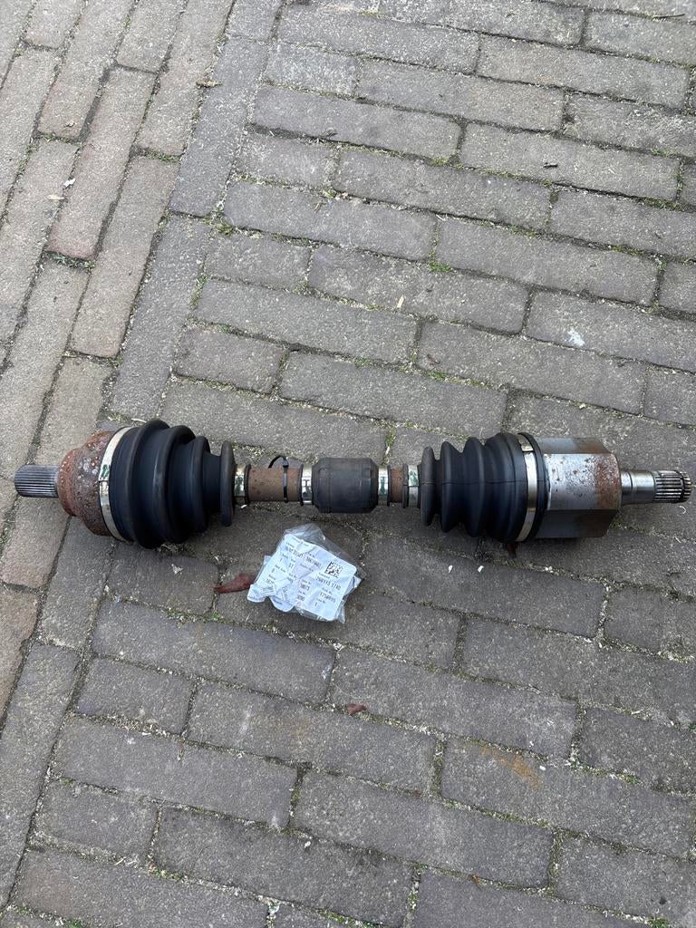 Aandrijfas voor Volvo C70 2.4i automaat 170pk 2006, Ophalen of Verzenden, Gebruikt, Universele onderdelen