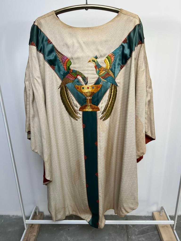 Antieke Kazuifel met Geborduurde Pauwen en Kelk, Ophalen