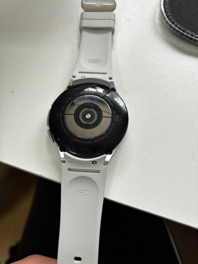 Samsung galaxy watch 4 classic, Sieraden, Tassen en Uiterlijk, Smartwatches, Gebruikt, Android, Zilver, Afstand, Calorieverbanding