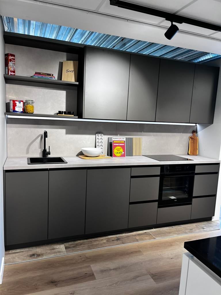 Showroomkeuken, Ophalen, Zo goed als nieuw