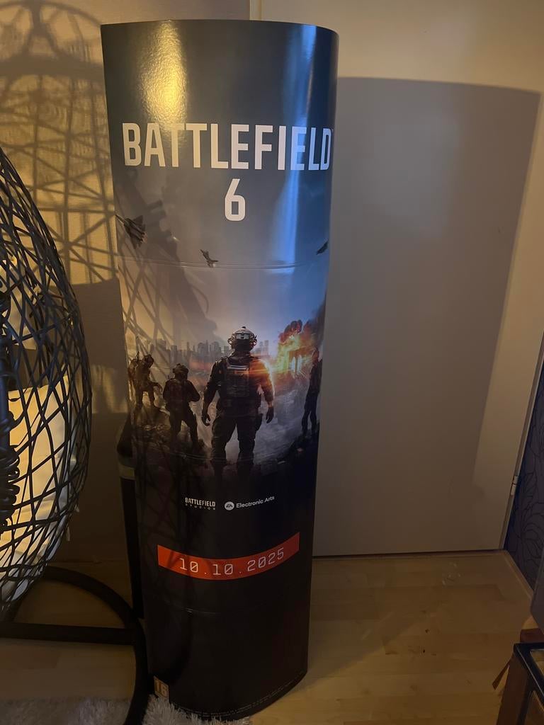 Battlefield 6 Promotionele Display - Uniek Item, Spelcomputers en Games, Games | Pc, Ophalen, Online, Shooter, Zo goed als nieuw