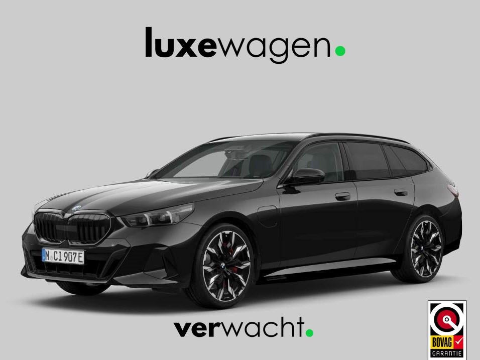 BMW 5 Serie Touring 550e xDrive M-Sport Pro Pano ACC B&W 360, Automaat, 12 maanden, Gebruikt, Zwart