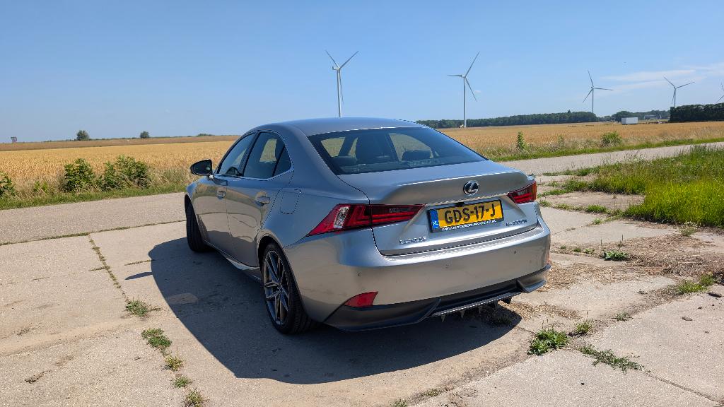 Lexus IS 300H 2.5 Hybrid CVT 2015 Grijs dealer onderhouden, Auto's, Euro 5, Achterwielaandrijving, 181 pk, Leder