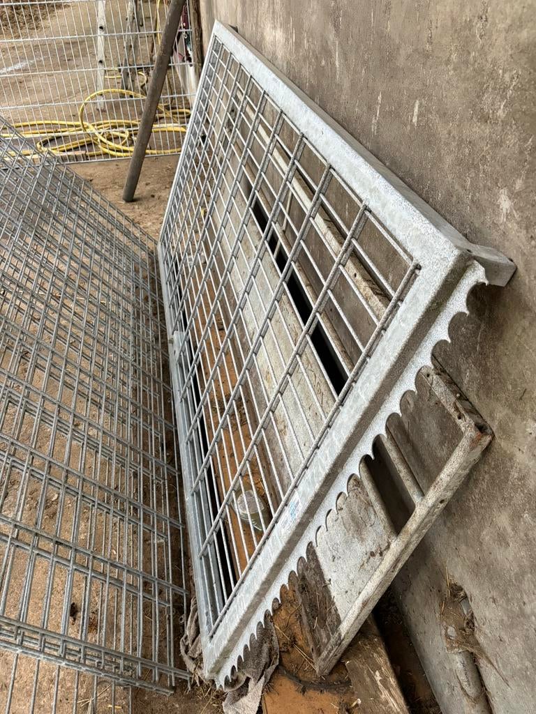 Stalen deur te koop!, Dieren en Toebehoren, Hondenhokken, Ophalen of Verzenden, Zo goed als nieuw, 110 cm of meer, 100 cm of meer