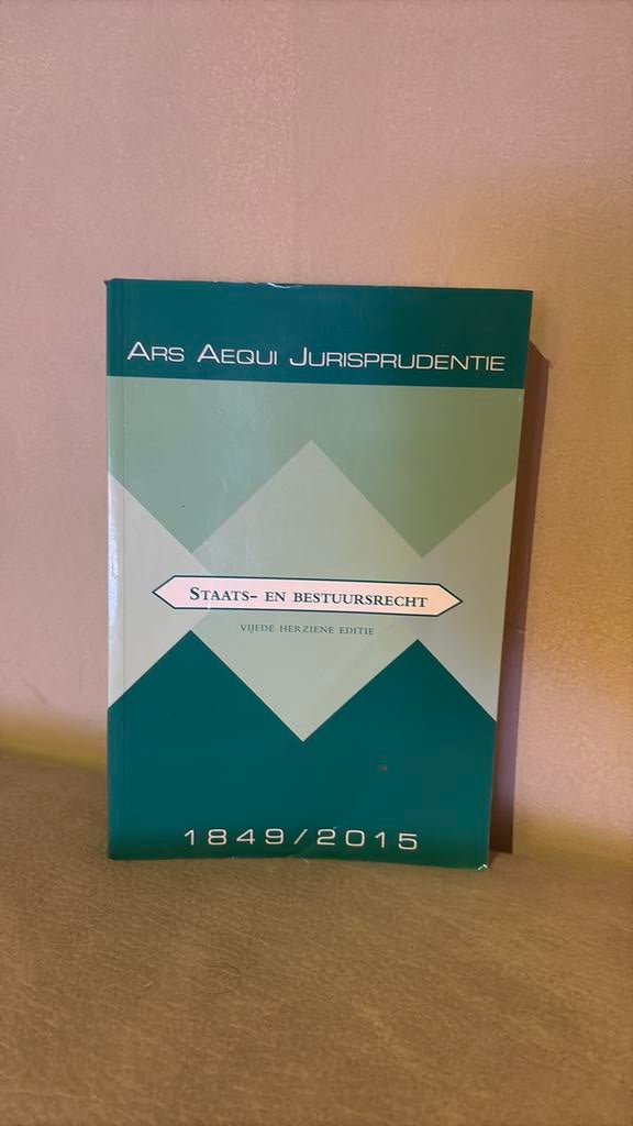 Staats en bestuursrecht 5e editie, Ophalen of Verzenden, Zo goed als nieuw, Overige uitgevers