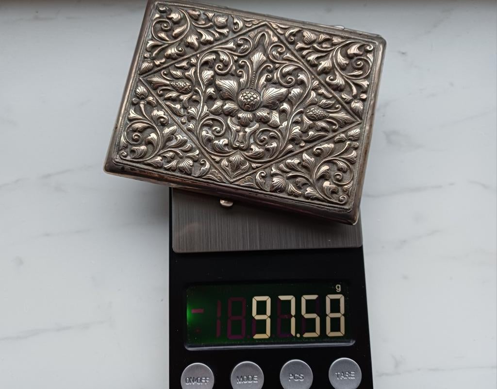 Oude Zilveren Sigarettenhouder Tabakdoos Djokja Zilver € 150, Antiek en Kunst, Antiek | Goud en Zilver, Ophalen, Zilver