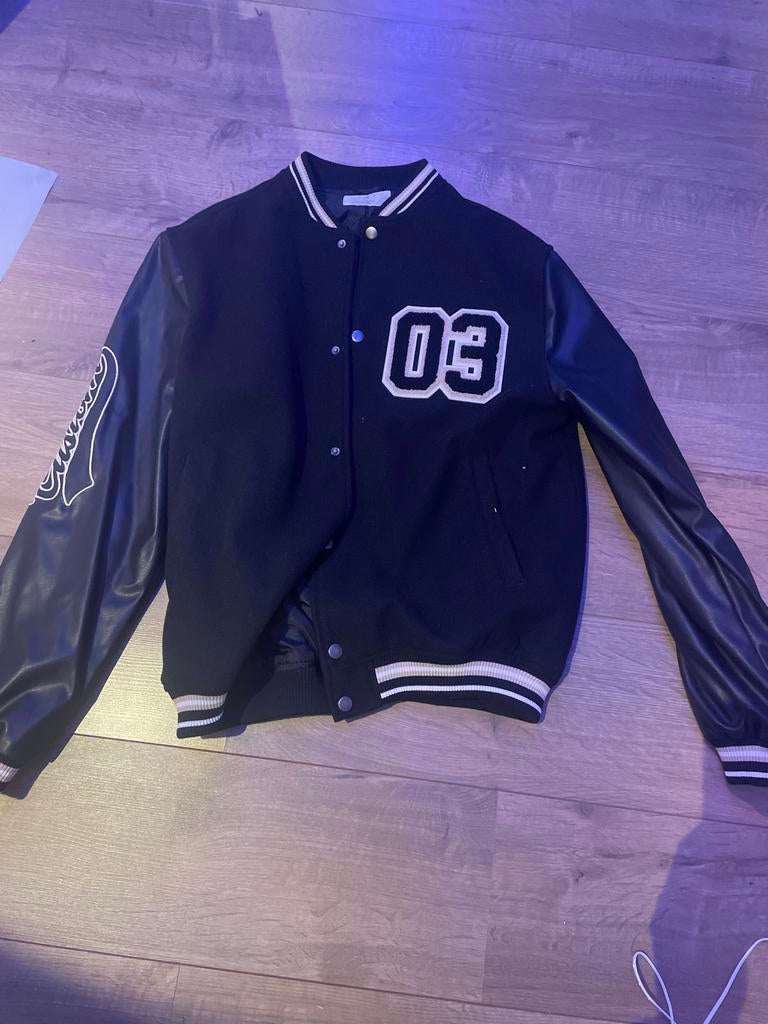 Stijlvolle Zomer Jas - maat 170 Varsity' %50 off, Ophalen of Verzenden, Nieuw, Maat 48/50 (M), Zwart