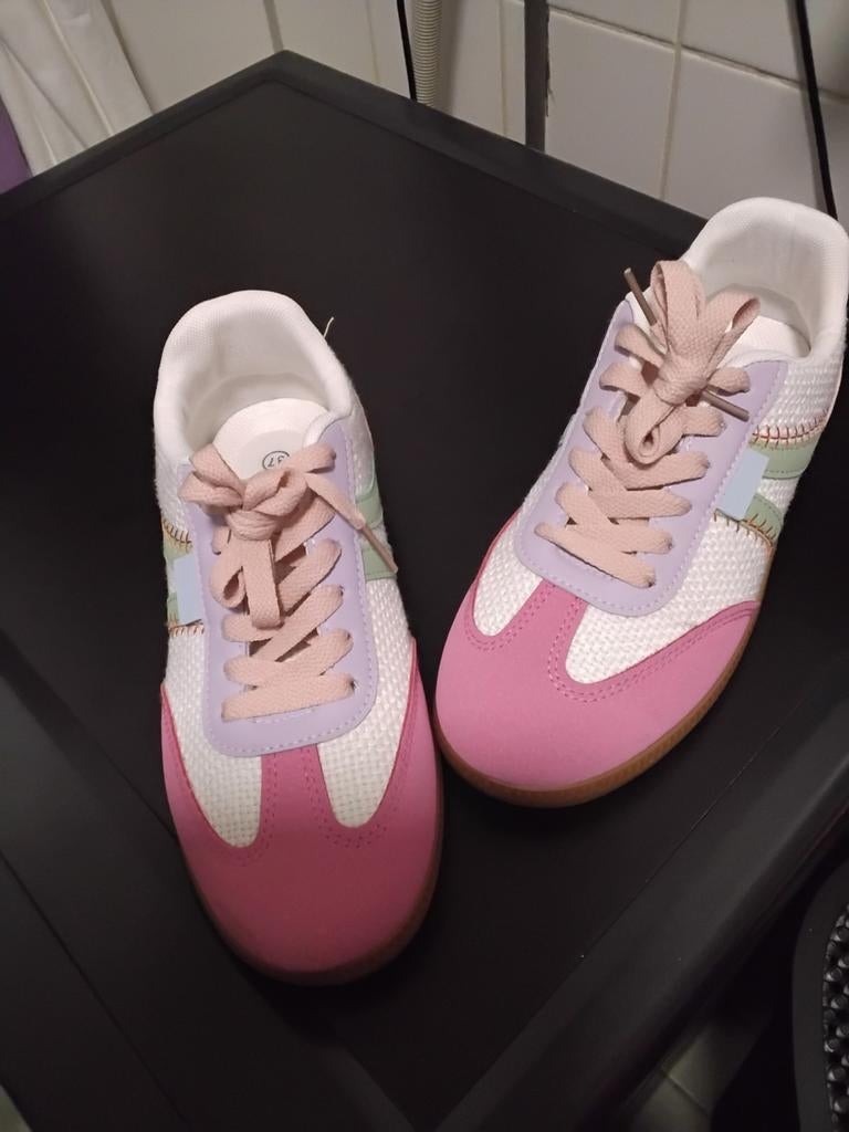 Nieuwe sneakers in vrolijke kleurtjes maat 37, Kleding | Dames, Schoenen, Ophalen of Verzenden, Nieuw, Overige kleuren, Sneakers of Gympen