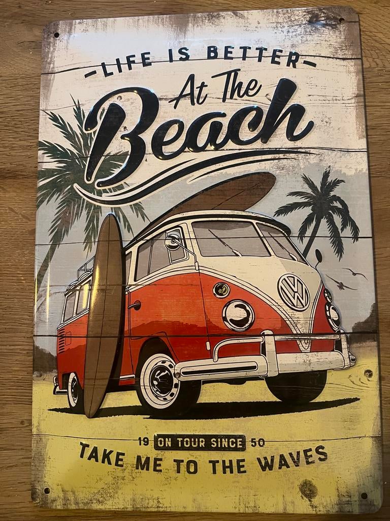 Metalen Wandbord VW Busje 'Life is Better at the Beach', Huis en Inrichting, Woonaccessoires | Wanddecoraties, Zo goed als nieuw